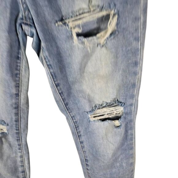 SO Distressed Light-Wash High-Rise Jeans - Picture 3 of 5